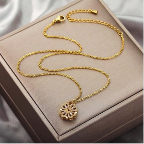 Luxury four-leaf clover pendant necklace