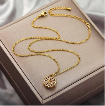 Luxury four-leaf clover pendant necklace