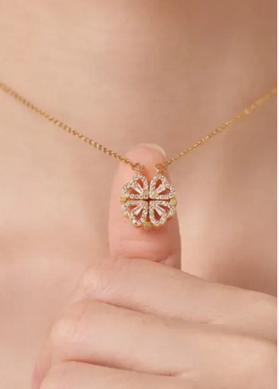Luxury four-leaf clover pendant necklace