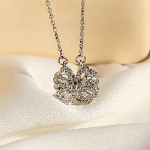 Luxury four-leaf clover pendant necklace